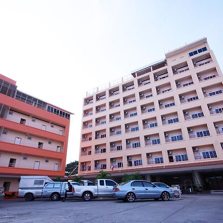 P.A. Place Hotel Nakhon Sawan Esterno foto