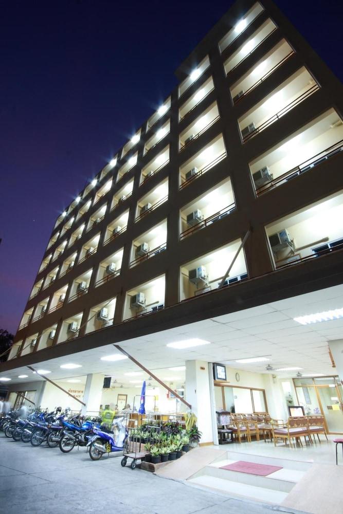 P.A. Place Hotel Nakhon Sawan Esterno foto