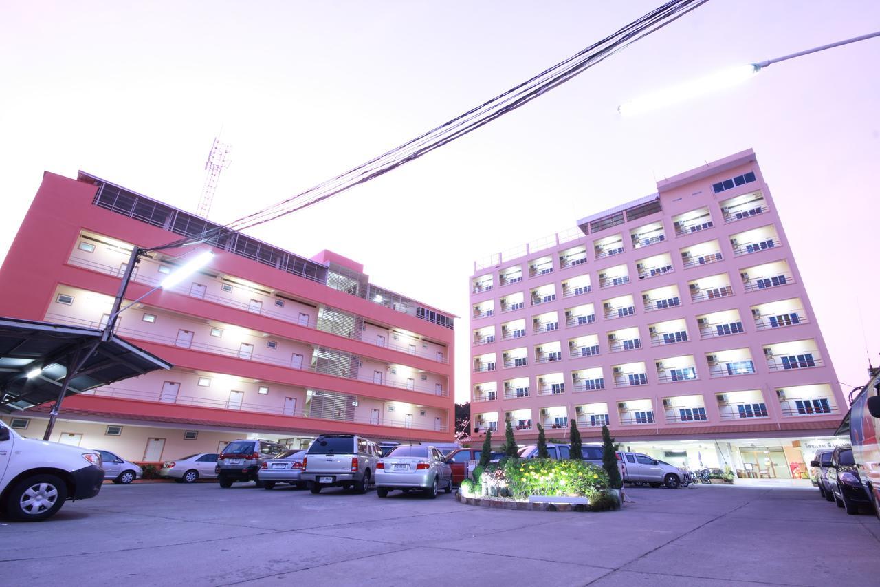 P.A. Place Hotel Nakhon Sawan Esterno foto