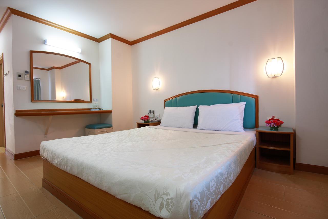 P.A. Place Hotel Nakhon Sawan Esterno foto
