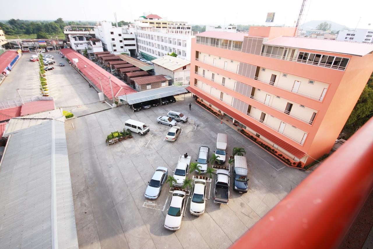 P.A. Place Hotel Nakhon Sawan Esterno foto