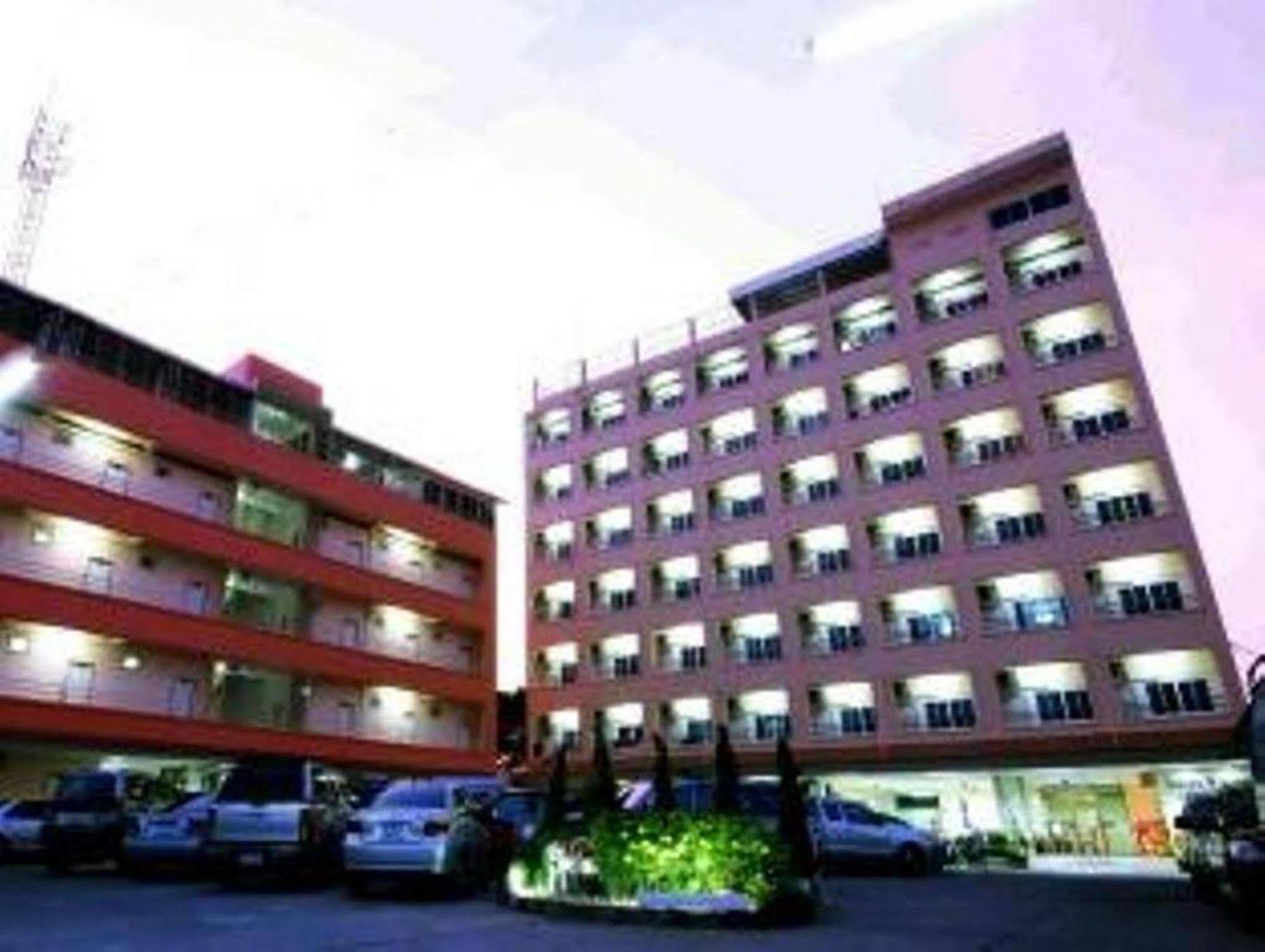 P.A. Place Hotel Nakhon Sawan Esterno foto