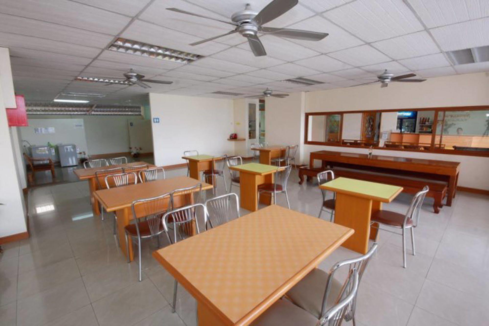 P.A. Place Hotel Nakhon Sawan Esterno foto