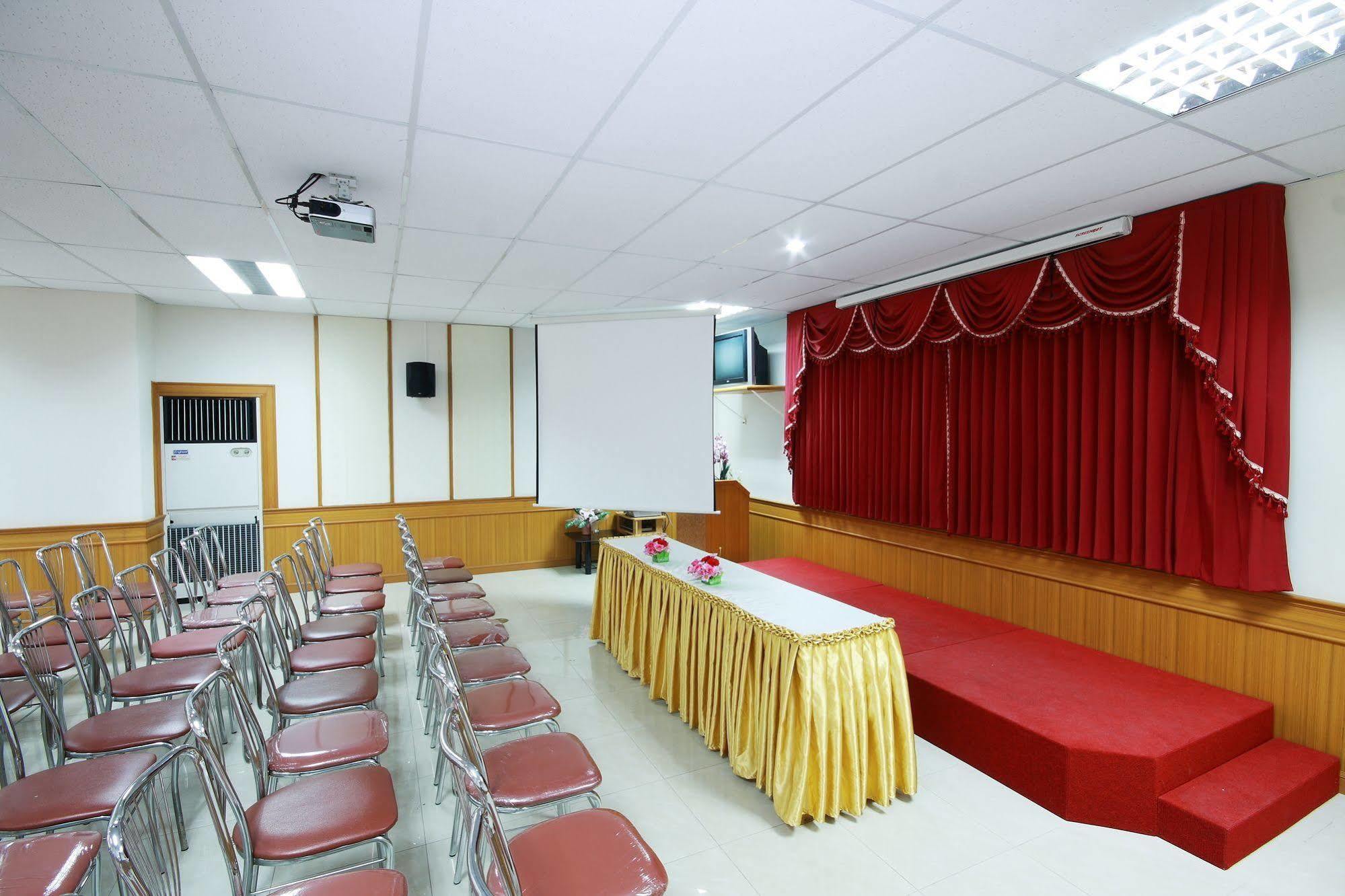 P.A. Place Hotel Nakhon Sawan Esterno foto