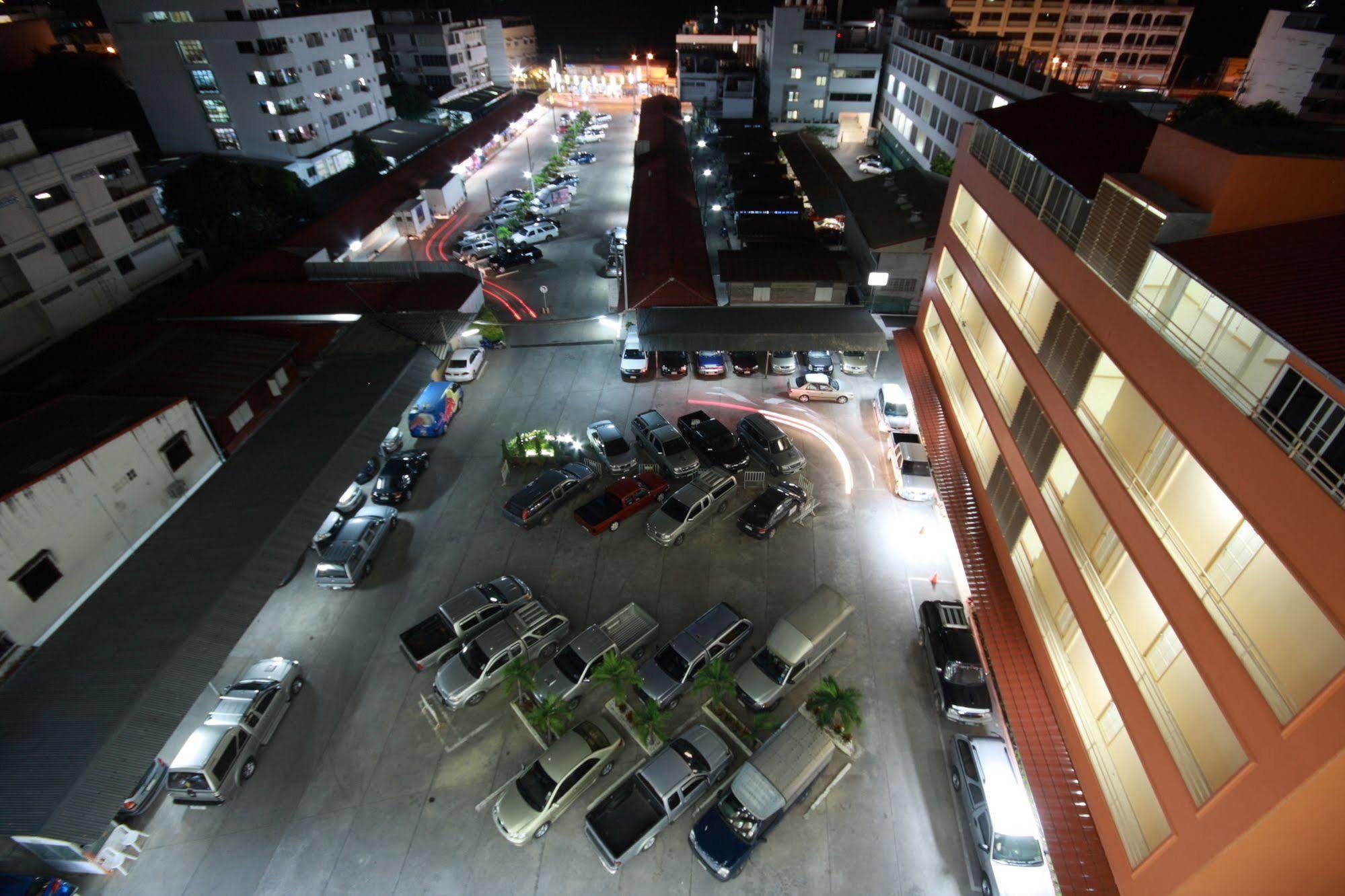 P.A. Place Hotel Nakhon Sawan Esterno foto
