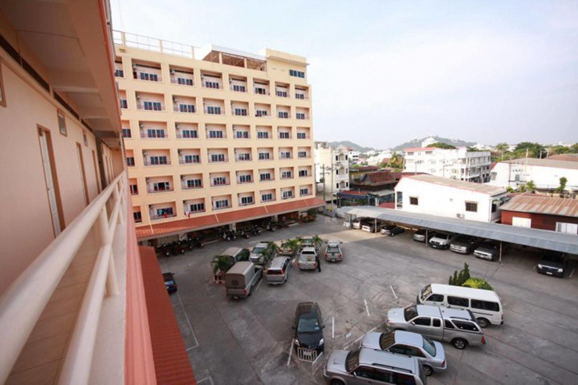 P.A. Place Hotel Nakhon Sawan Esterno foto