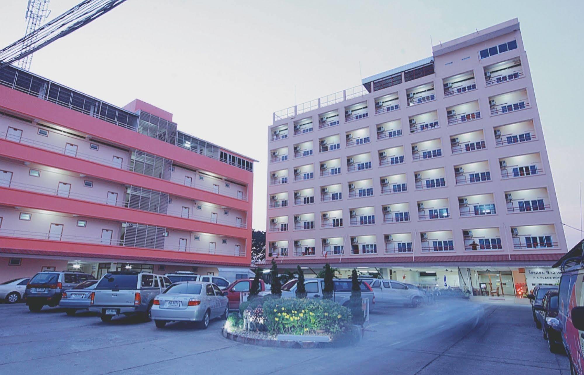 P.A. Place Hotel Nakhon Sawan Esterno foto