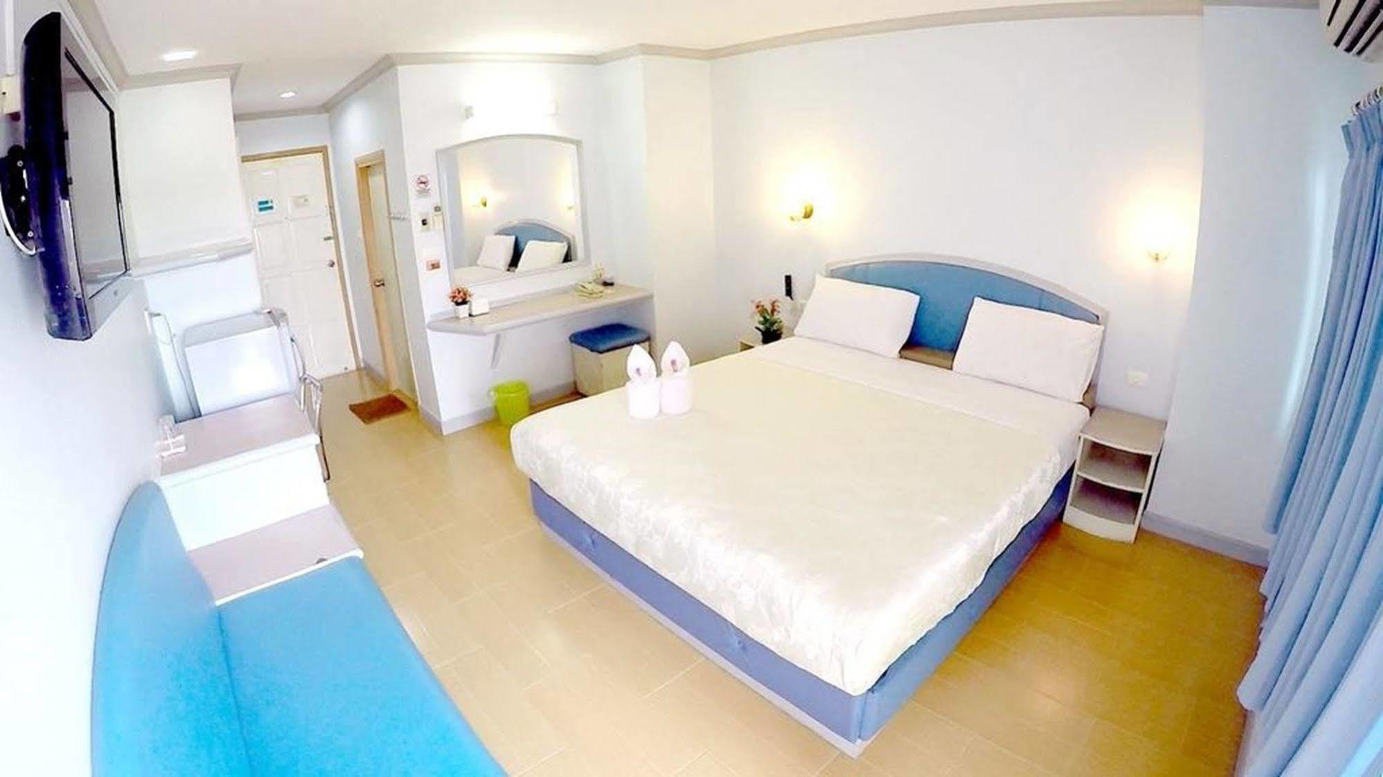 P.A. Place Hotel Nakhon Sawan Esterno foto